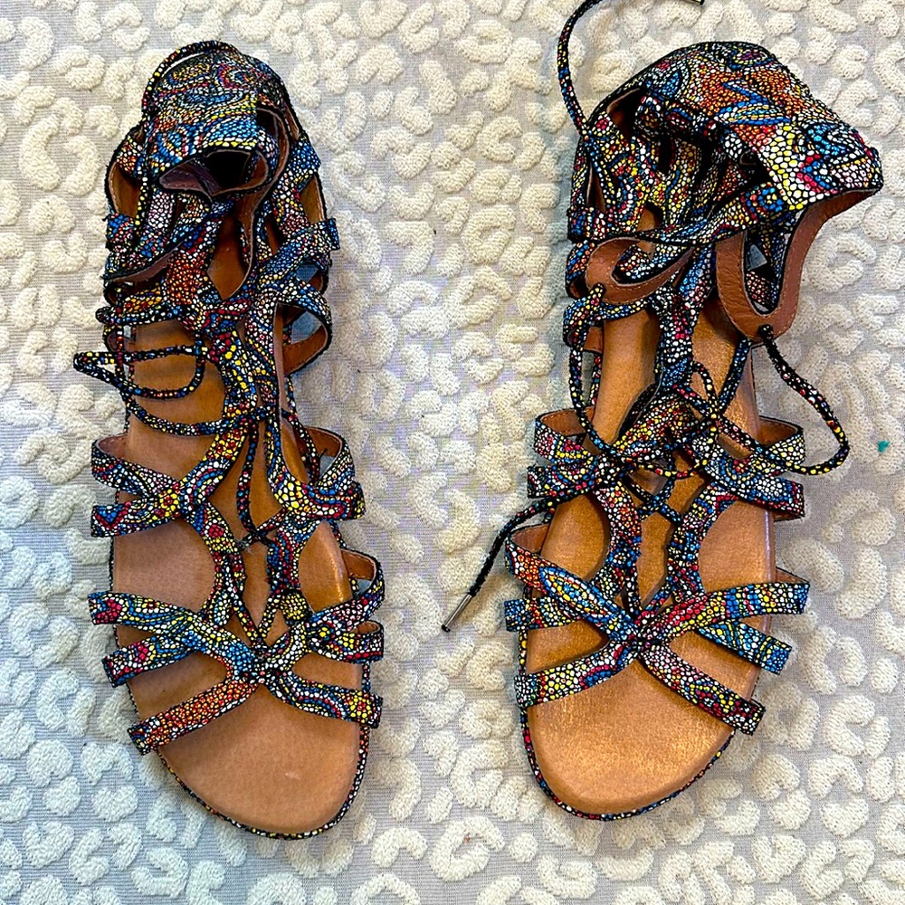 Gentle souls, beautiful mosaic, colorful sandals, size 10